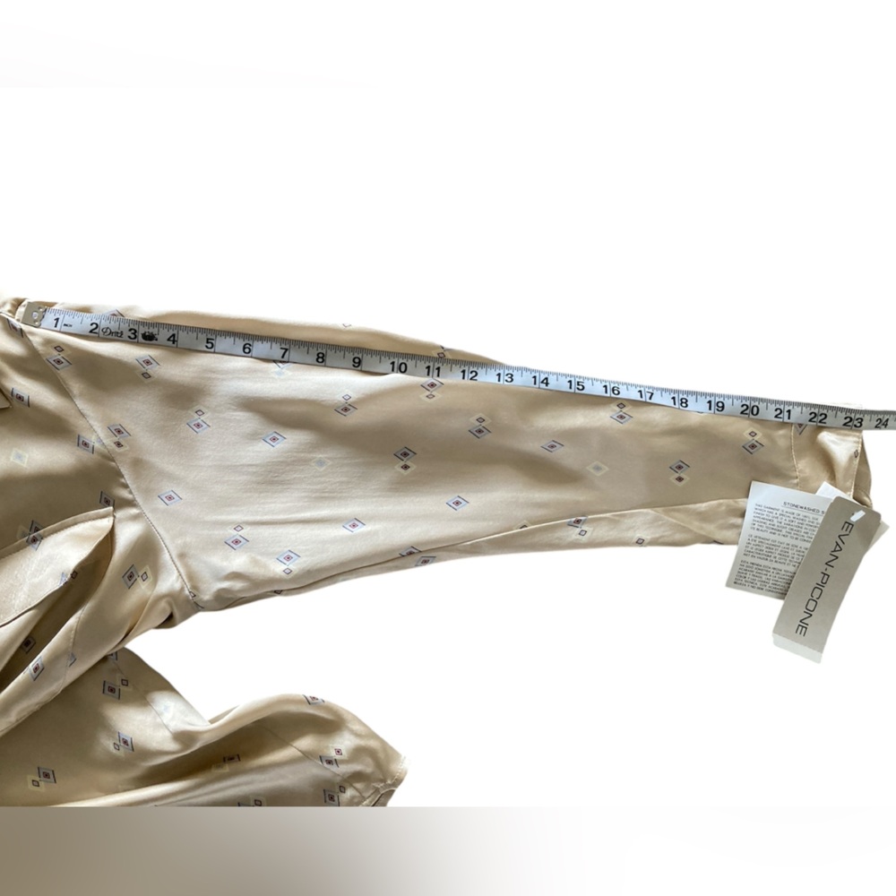 Evan Picone ‘Polar’ diamond patterned tan long-sleeved silk satin-feel top,Sz 12 - Picture 6 of 8